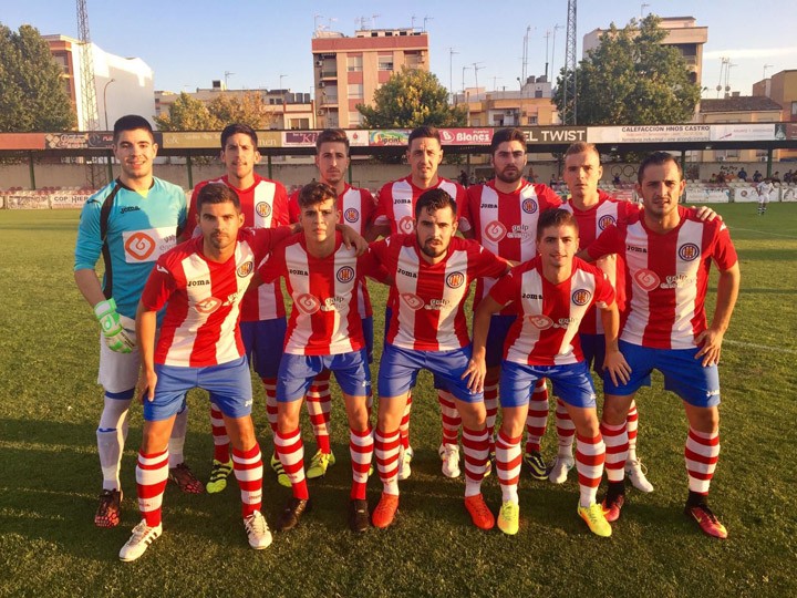 Once inicial de los toxirianos frente al Puente Genil. Foto: Twitter UDC Torredonjimeno