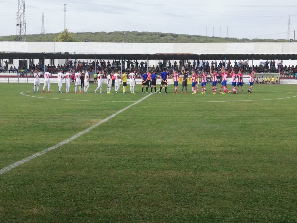 Los jugadores antes del inicio del encuentro. Foto: Martos CD