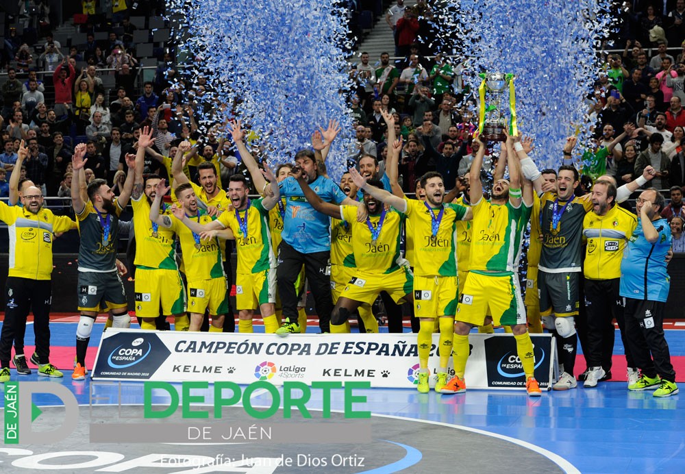 Jugadores del Jaén FS celebran la Copa de España 2018