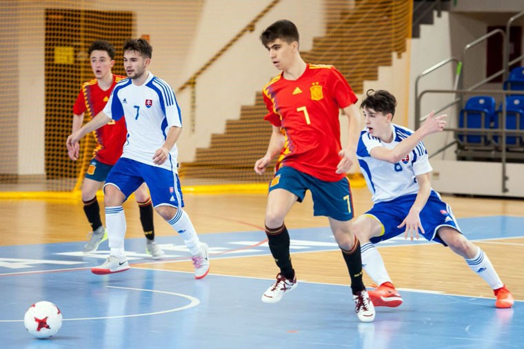 El joven jugador jiennense, en la anterior convocatoria con la selección. 