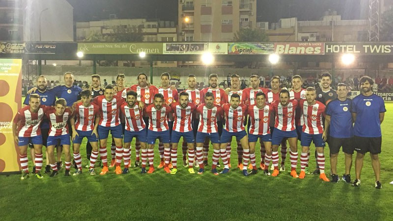 Jugadores y cuerpo técnico de la UDC Torredonjimeno