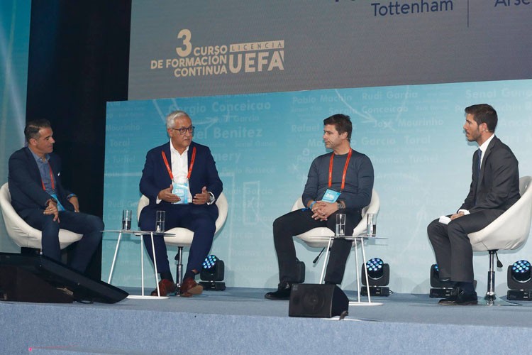 Gregorio Manzano en el III Curso de Formación Continua Licencia UEFA