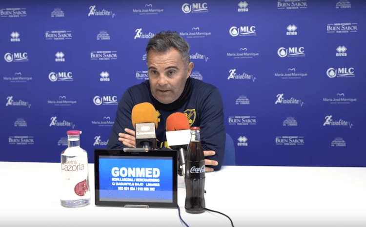 El entrenador del Linares Deportivo, Juan Arsenal, en sala de prensa durante la previa contra el Real Jaén