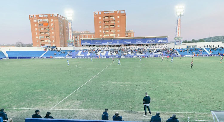 Estadio de Linarejos durante el Linares - Loja