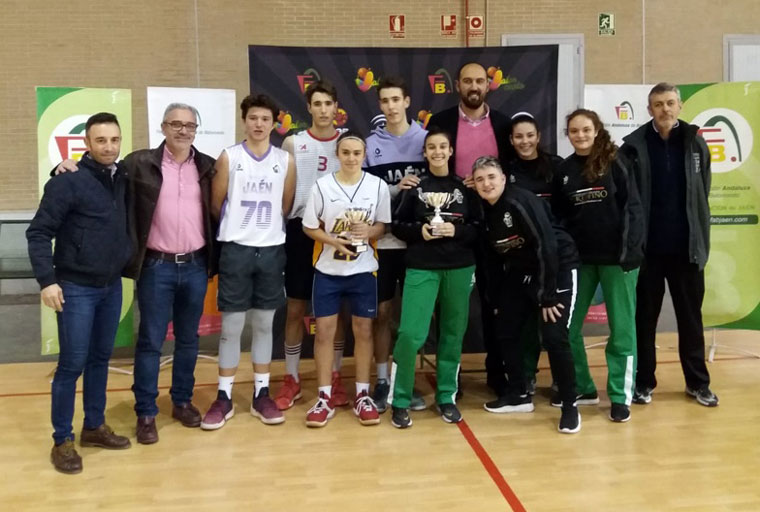 Fotografía de los ganadores del torneo 3x3 de baloncesto