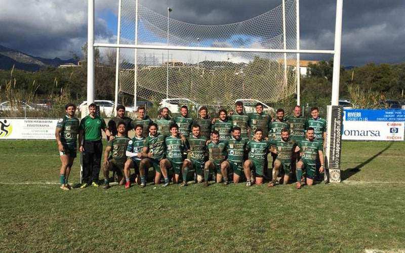 Los jugadores del quince jiennense tras el partido. 