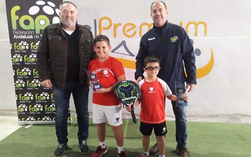 Menores recogen sus premios del Campeonato Provincial de Padel