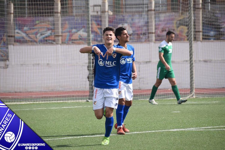 Chinchilla celebra el primer gol de partido contra el Atarfe