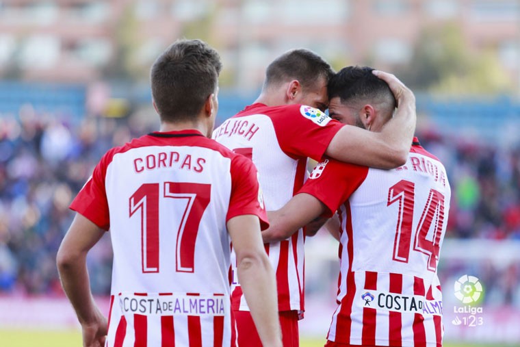 El Almería superó al Córdoba CF con un gol de Corpas.