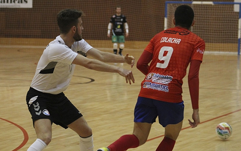 Jugadores de Rivas Futsal y Mengíbar FS durante el partido