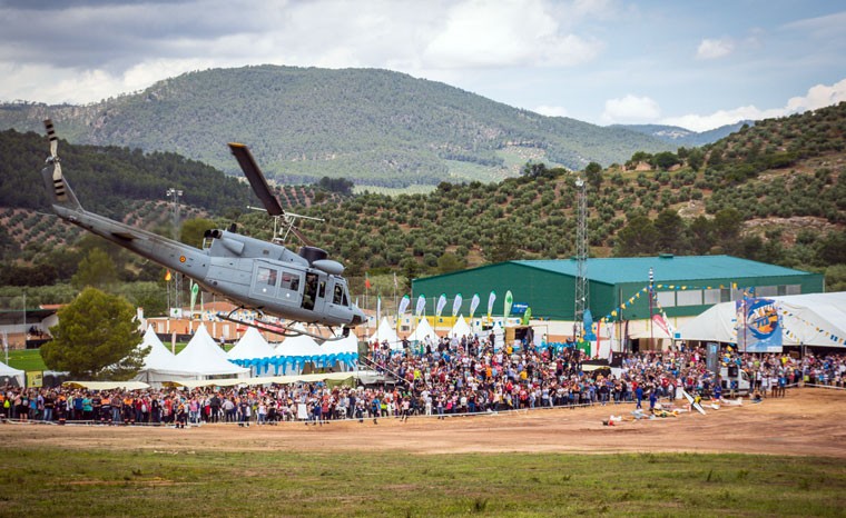 Helicóptero durante una demostración en el FIA El Yelmo