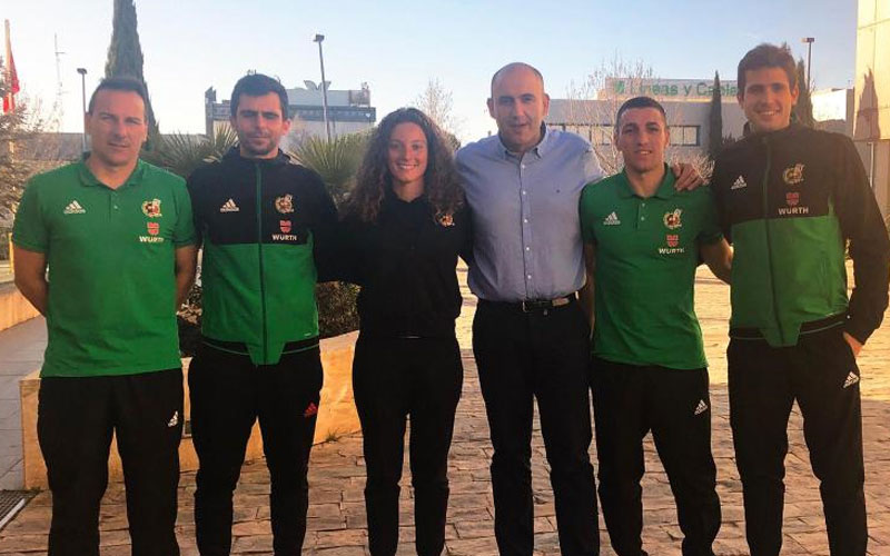 Guzmán Mansilla ha dirigido 9 encuentros esta temporada en Segunda B Guzmán Mansilla junto a compañeros árbitros