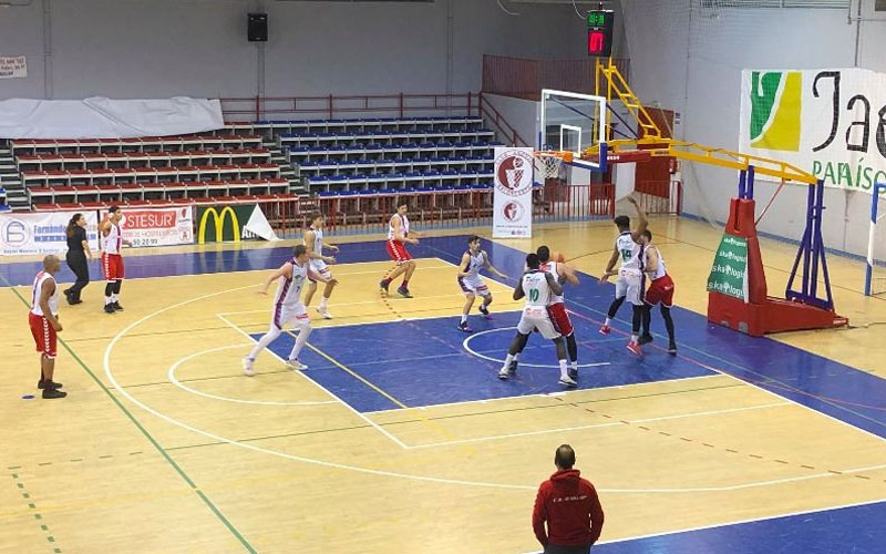 Acción del partido entre CB Andújar y Unicaja Andalucía