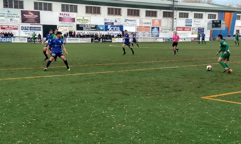 Jugada del partido del Mancha Real contra el Juventud de Torremolinos