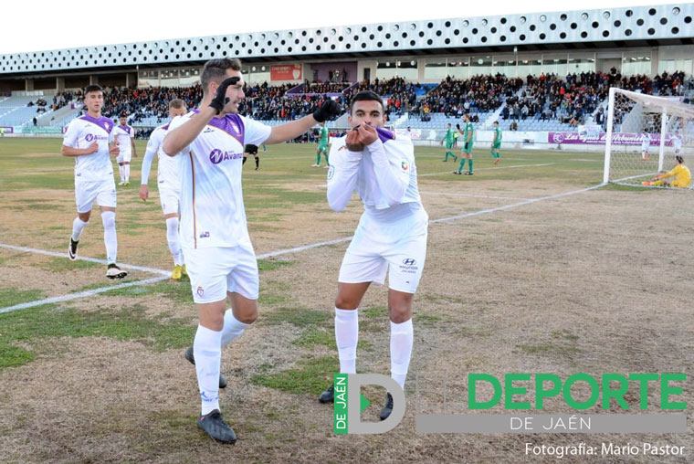 Gol de Manu Alemán, del Real Jaén, frente al Vélez CF.