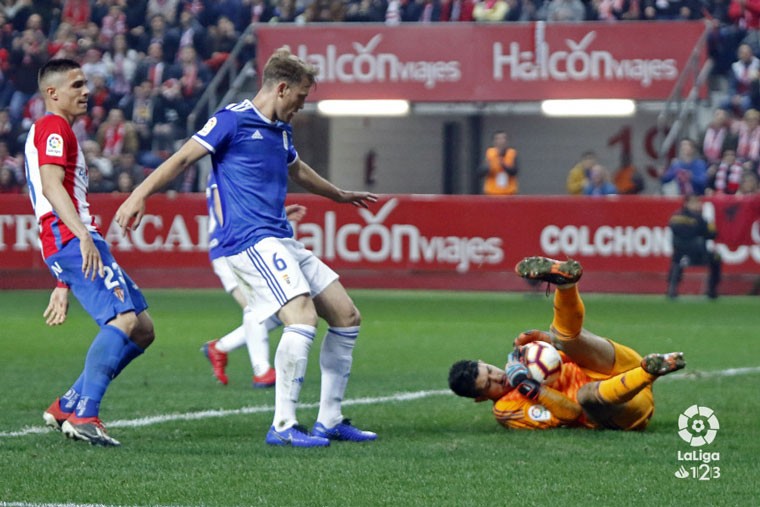 El Real Oviedo cayó en la cancha del Sporting de Gijón.