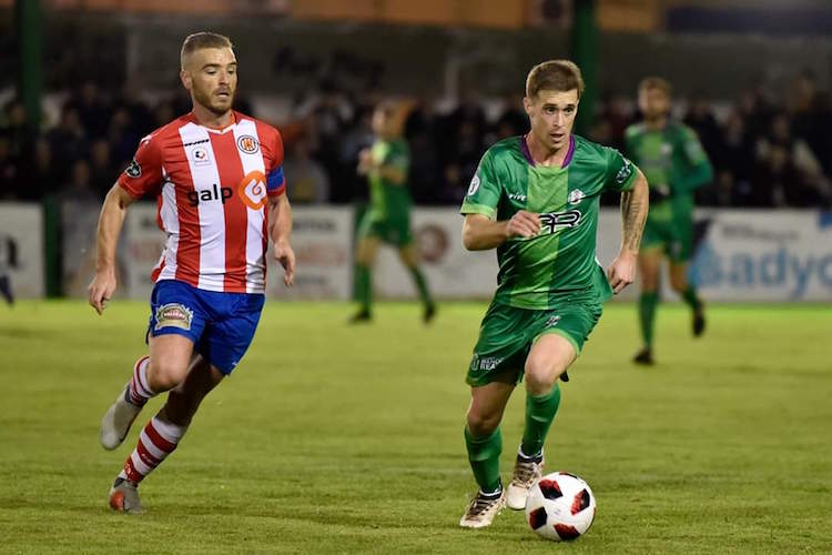 El Mancha Real anuncia la salida de Goku Goku durante una jugada del partido contra la UDC Torredonjimeno