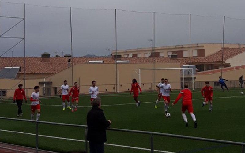 Jugadores del Martos CD calentando en Las Viñas