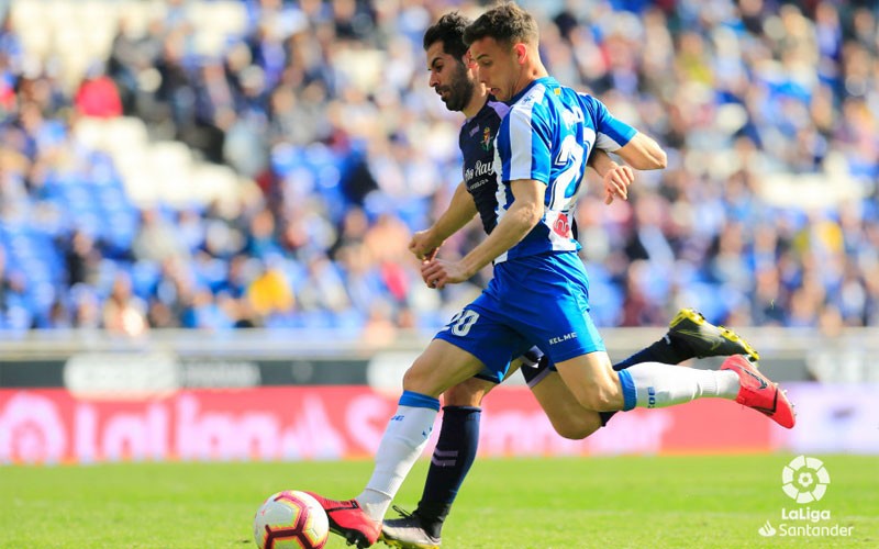 El Real Valladolid de Javi Moyano suma un mes sin conocer la victoria en Liga Javi Moyano disputa un balón en el partido entre Valladolid y Espanyol