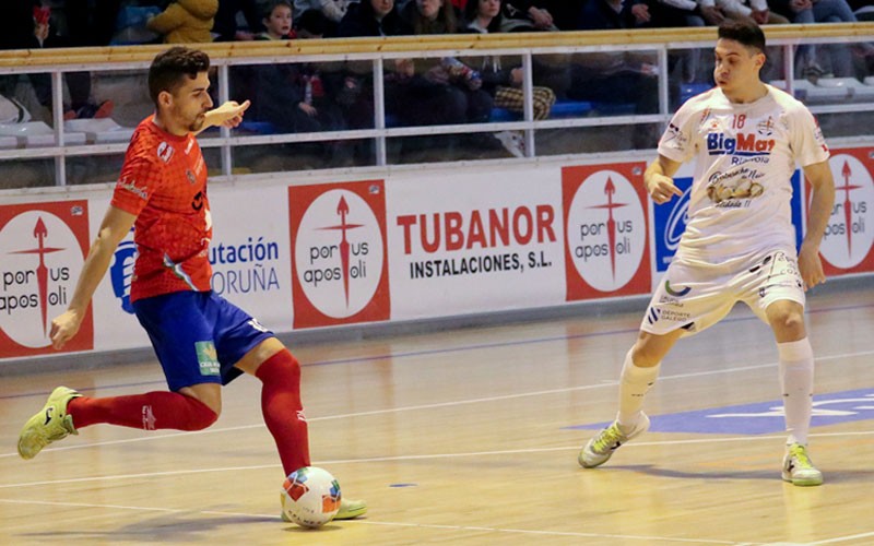 Un jugador del Mengíbar FS durante el partido ante Noia 