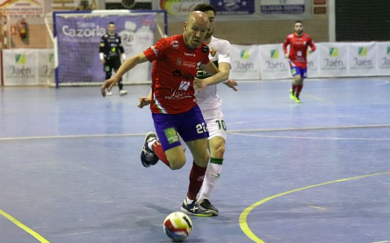 Un jugador del Mengíbar FS en el partido ante el Elche Futsal