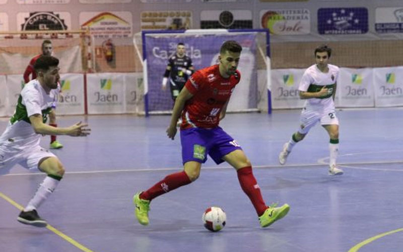 Jugadores de Mengíbar FS y Elche CF durante el partido