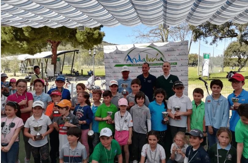Menores participantes en el Pequecircuito en Linares
