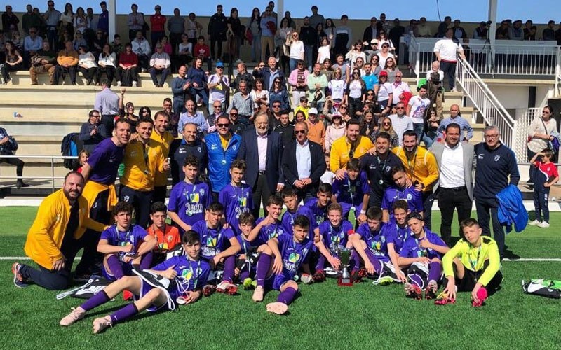 Jugadores y técnicos de la selección de Jaén celebran el subcampeonato de Andalucía