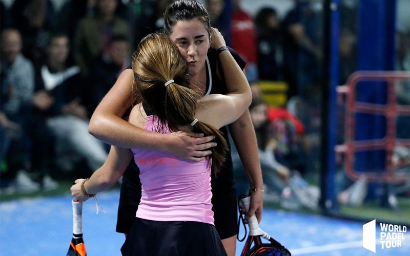 Laura Martínez junto a su compañera en World Padel Tour