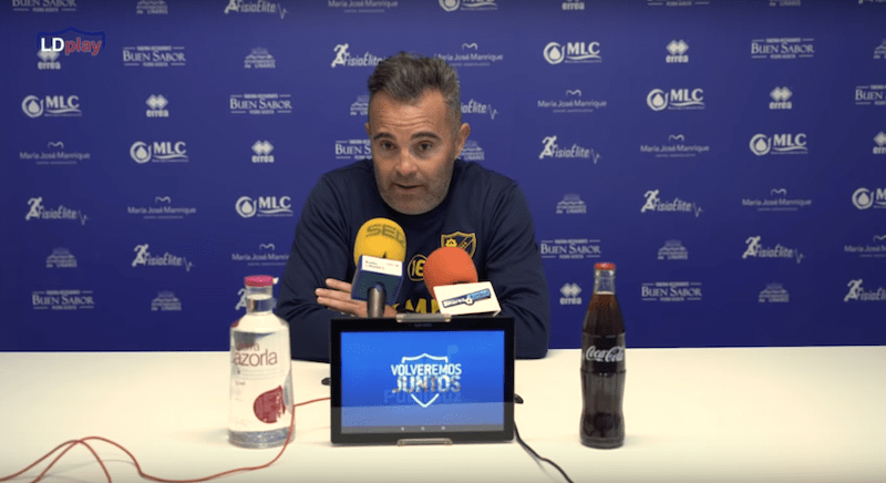 El entrenador del Linares, Juan Arsenal, en rueda de prensa