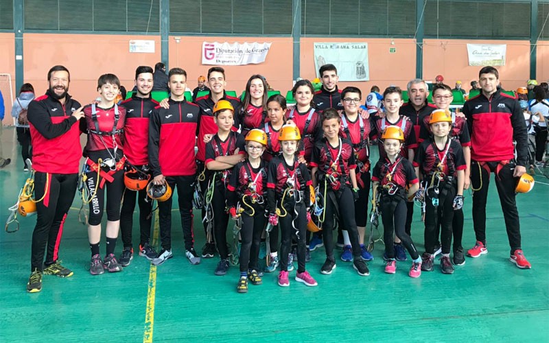 Miembros del equipo del Grupo de Espeleología de Villacarrillo