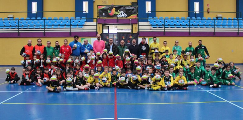 Jugadores participantes en la Fiesta Valorcesto Babybasket