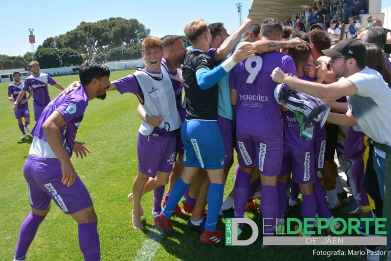 El Real Jaén vence al Juventud de Torremolinos y continúa líder.