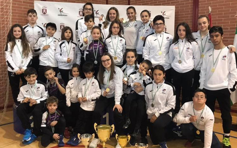 Los luchadores de Torredelcampo reciben sus medallas y trofeos