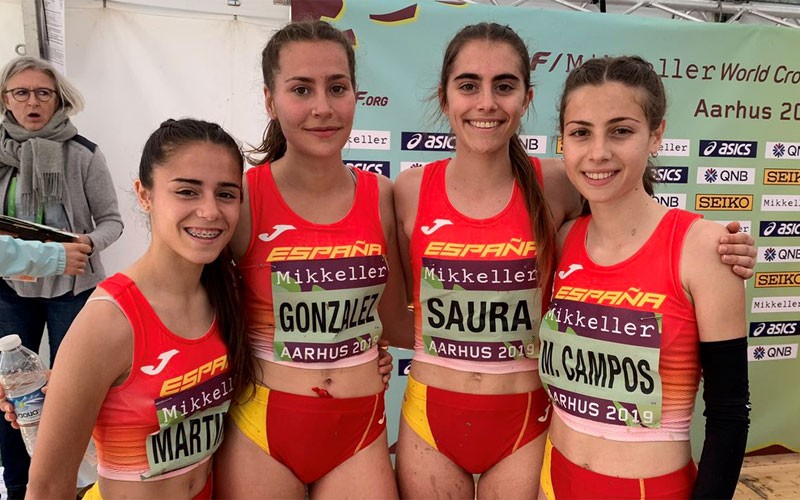 Marta Martínez junto a sus compañeras de la selección española