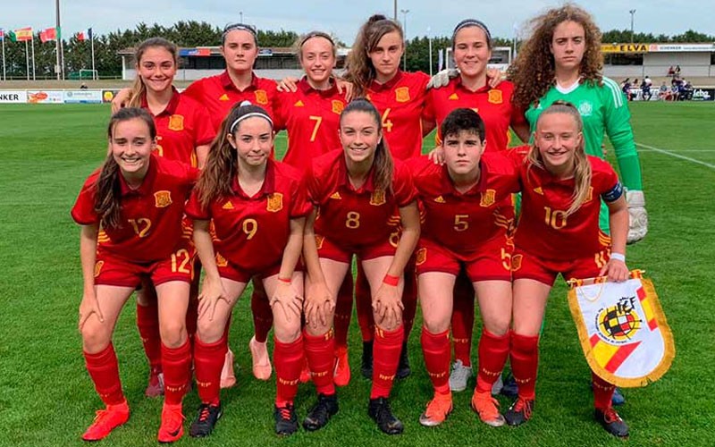 Noelia Correro con sus compañeras de selección