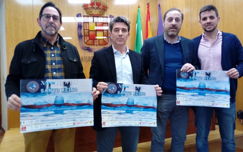 Autoridades y organizadores del Trofeo Club Natación Santo Reino