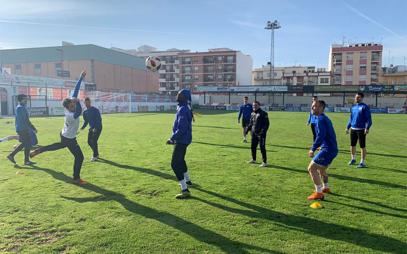 Jugadores de la UDC Torredonjimeno durante un entrenamiento