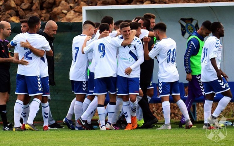 El CD Tenerife B, rival del Linares Deportivo en la lucha por el ascenso Jugadores del Tenerife B celebrando un gol
