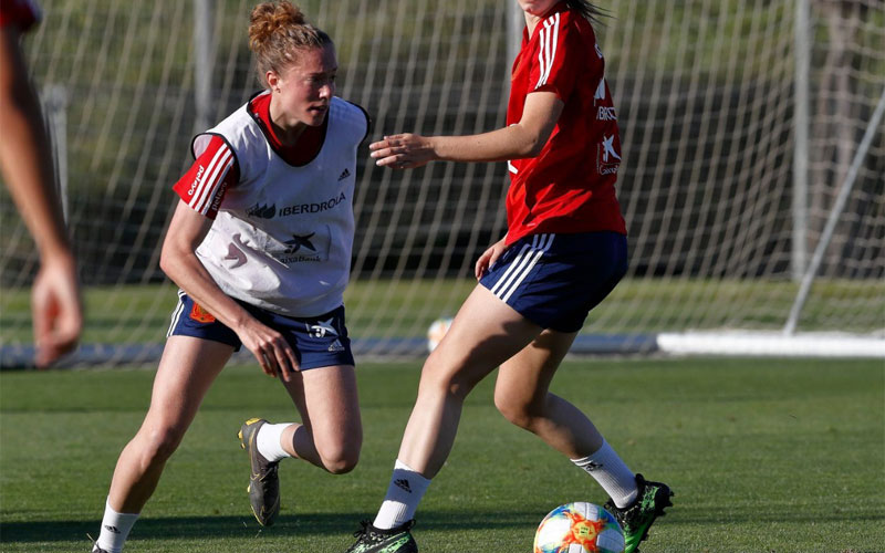 Celia Jiménez durante un entrenamiento con la selección española