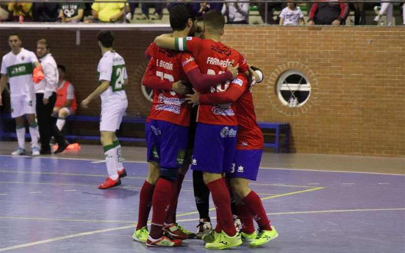 Jugadores del Mengíbar FS celebran un gol