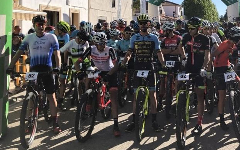 Ciclistas antes de iniciar la prueba