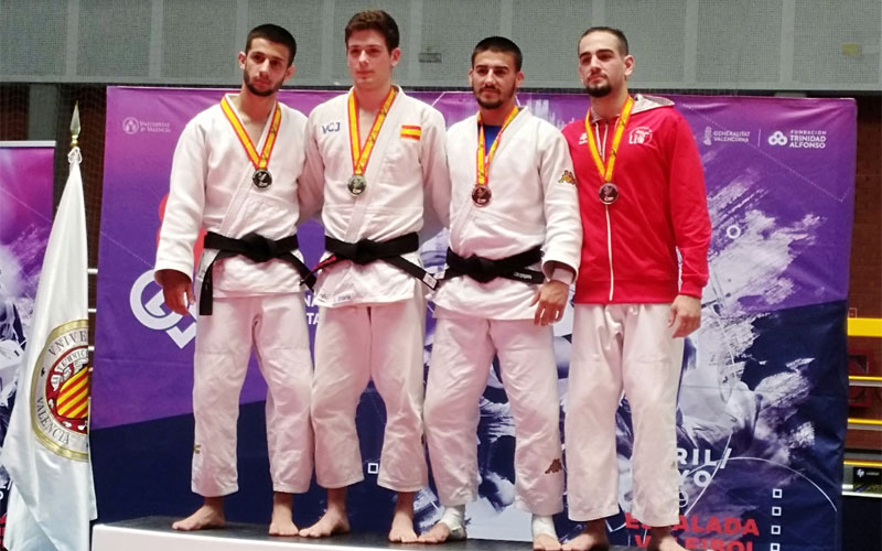 Medalla de plata para la UJA en judo Judocas en el podio del CEU 2019