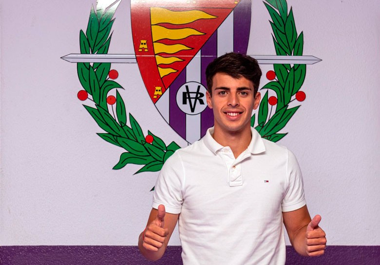 Álvaro Aguado, en el estadio José Zorrilla de Valladolid Álvaro Aguado firma por el Real Valladolid