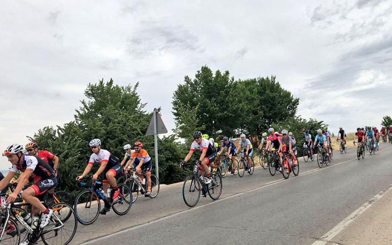 Pelotón de ciclistas durante la prueba