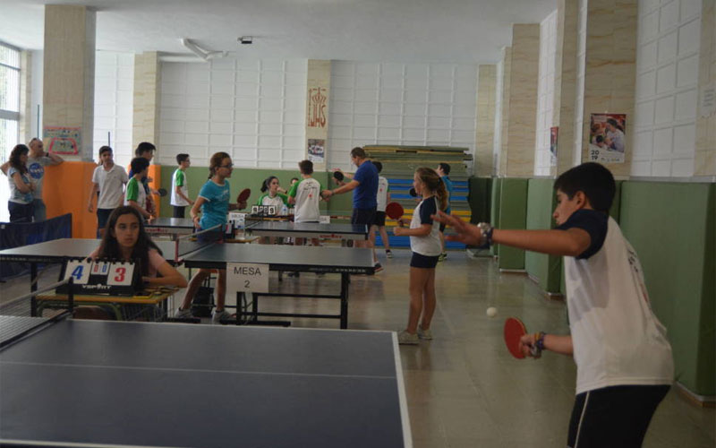 Hujase Jaén puso el cierre a la temporada 2018-2019 Chicos y chicas jugando al tenis de mesa