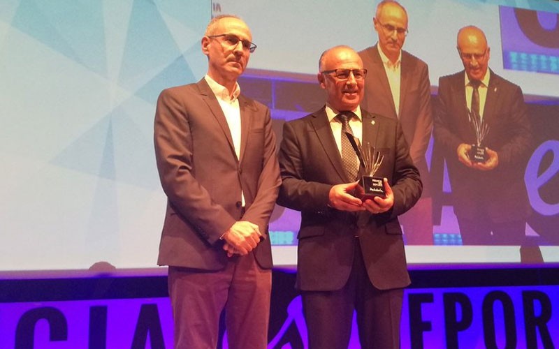 El Jaén FS recoge su Premio Andalucía de los Deportes 2018 El presidente del Jaén FS recoge el premio