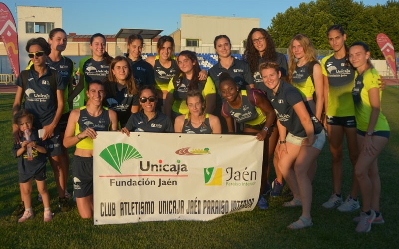 Atletas del equipo femenino del Unicaja Atletismo