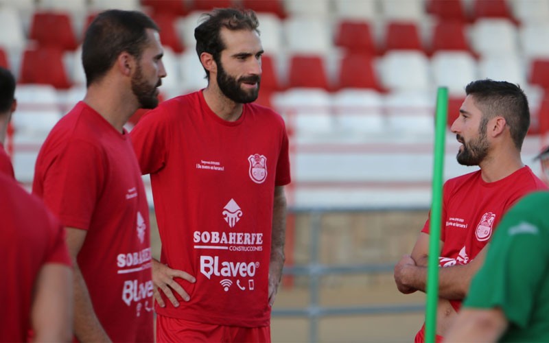 Rubén Peces en su primer entrenamiento con el CD Torreperogil