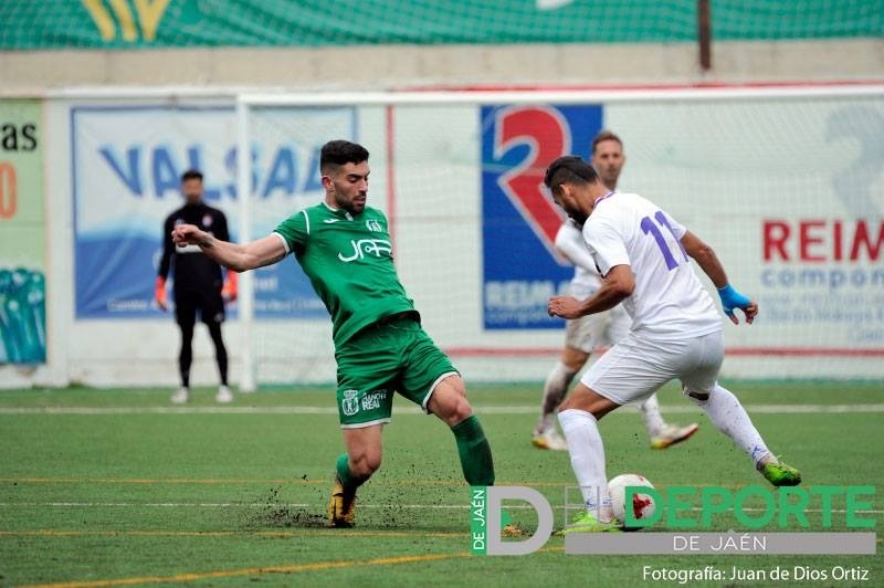 Manu Castillo en un partio ante el Real Jaén en la temporada 2017/2018